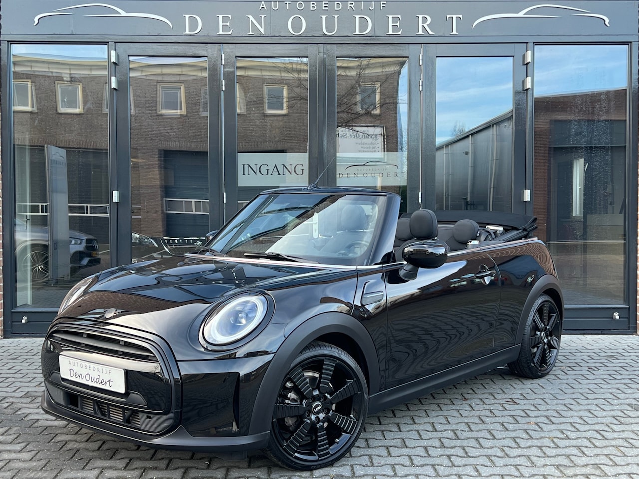 MINI Cabrio - Mini 1.5 One Essential APPLE CARPLAY / LED / KEYLESS 2022 - AutoWereld.nl