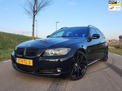 BMW 3-serie Touring - 318i | LEDER | HARMAN KARDON | 19"