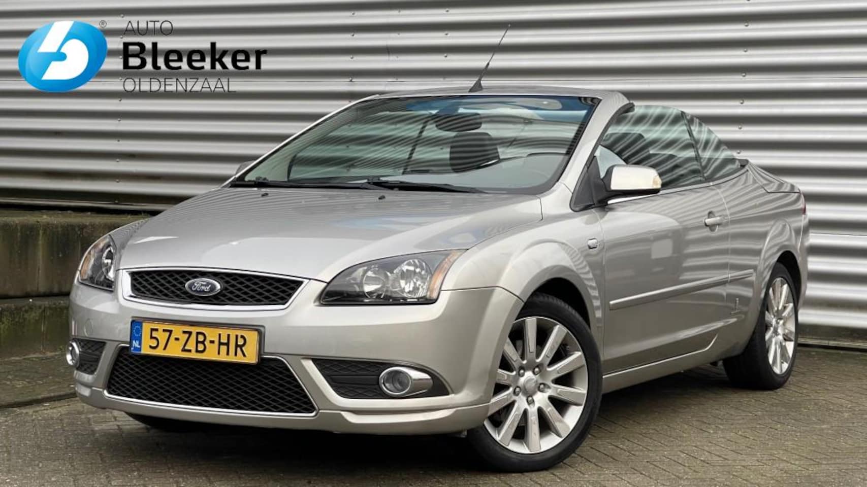 Ford Focus - 2.0-16V Titanium Cabrio Automaat Airco Leder Stoelverwarming - AutoWereld.nl