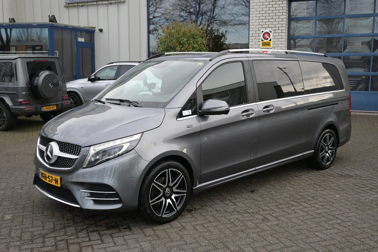 Mercedes-Benz V-klasse - 300d AMG L3 DC Avantgarde Edition Distronic, 360 Graden camera, Alarm klasse 3 - AutoWereld.nl