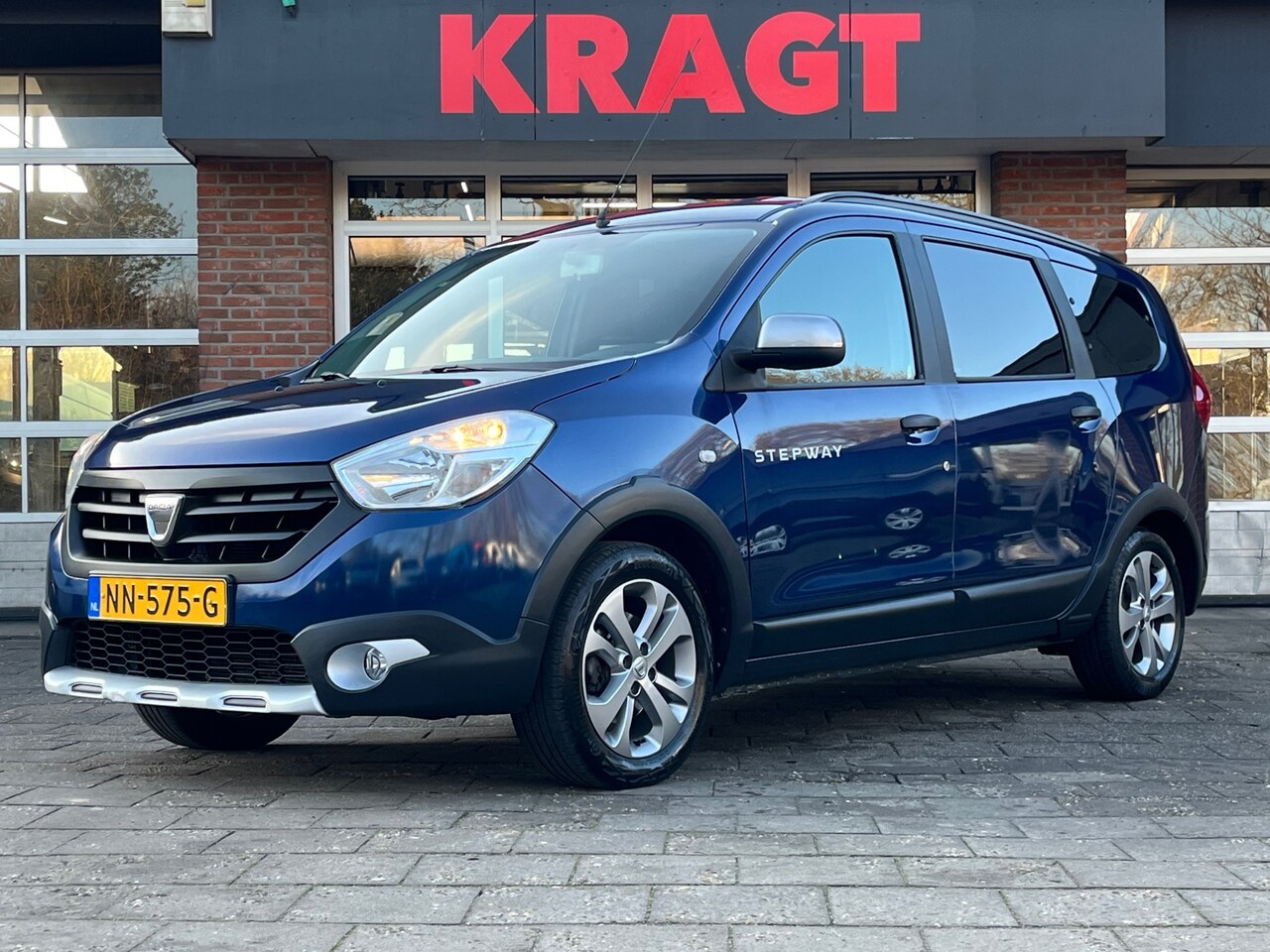 Dacia Lodgy - Stepway 1.2 TCe 116 pk - 7 persoons - navi - lichtmetaal - airco - AutoWereld.nl