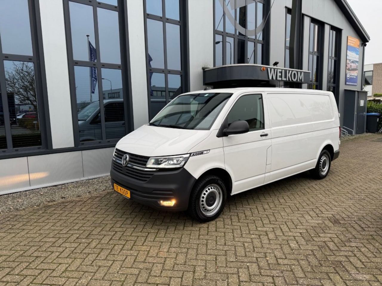 Volkswagen Transporter - 2.0 TDI Bulli L2 Lang 150PK DSG 3-pers, Airco, Cruisecntrl, Appl - AutoWereld.nl