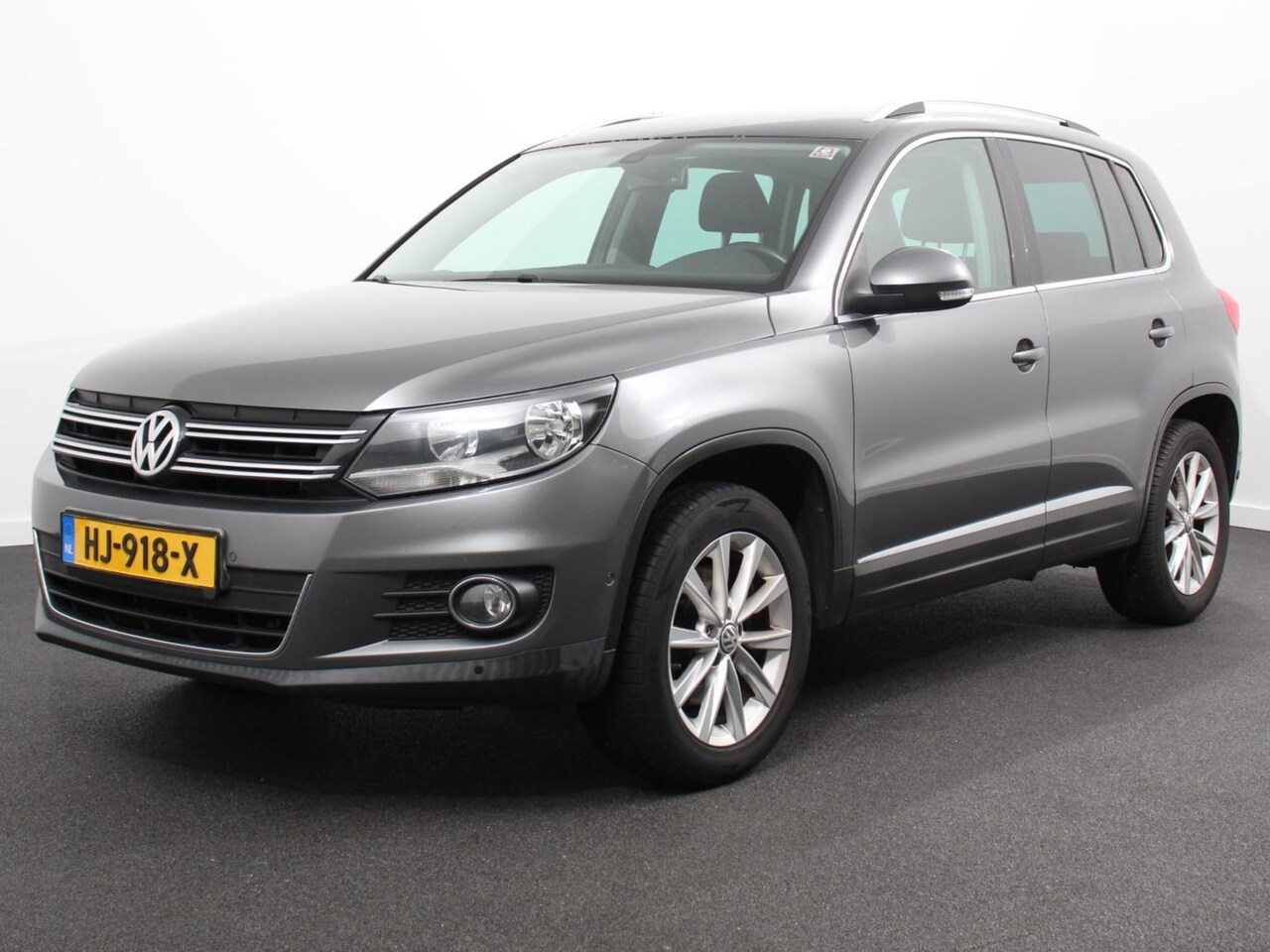 Volkswagen Tiguan - 1.4 TSI Comfort&Design | Navigatie | Airco | Trekhaak | Handel/Export! - AutoWereld.nl