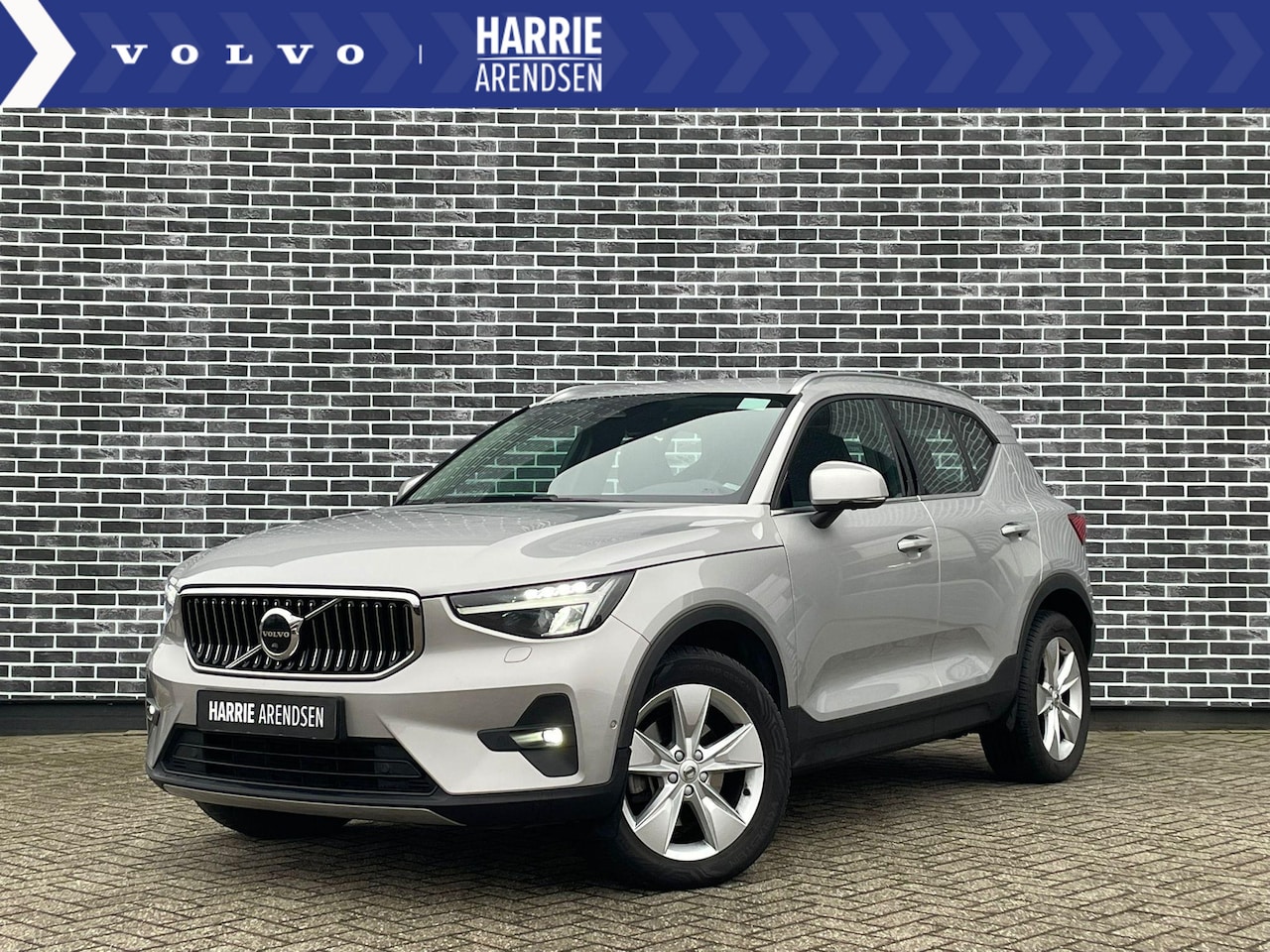 Volvo XC40 - 2.0 B3 Plus Bright | Trekhaak | Adaptive cruise control | 360 camera | Voorruitverwarming - AutoWereld.nl