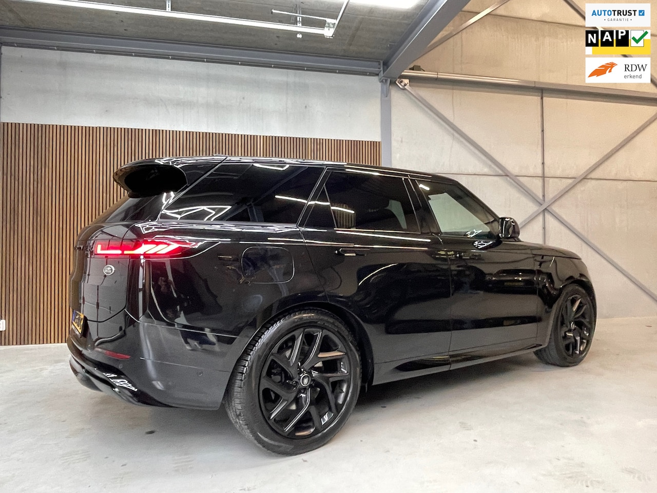 Land Rover Range Rover Sport - 3.0 D300 Dynamic SE - AutoWereld.nl