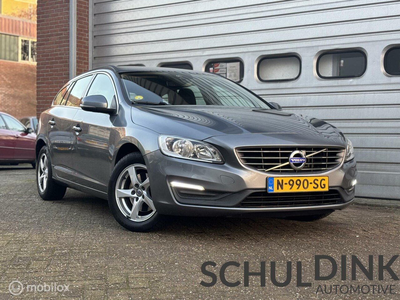 Volvo V60 - 2.0 D2 Kinetic ZEER GOED ONDERHOUDEN|TREKHAAK|CRUISE - AutoWereld.nl