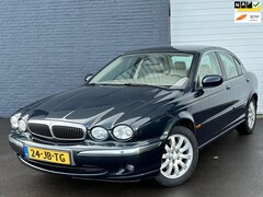 Jaguar X-type - 2.5 V6 Executive 4WD/LEDER/CLIMA/CRUISE/LMV/YOUNGTIMER