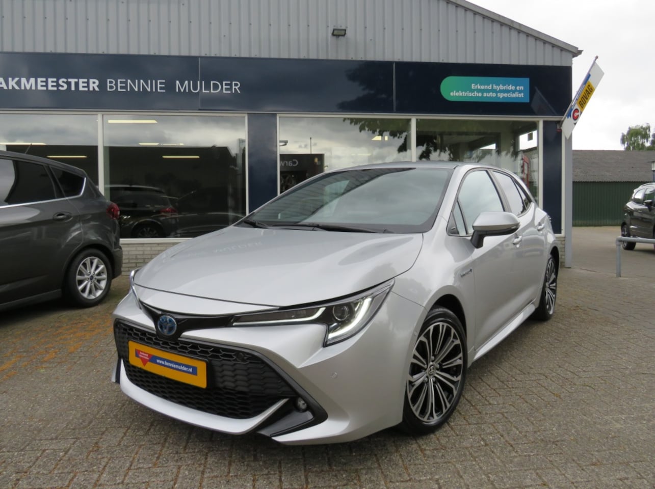 Toyota Corolla - 1.8 Hybrid LED / CAMERA / TREKHAAK - AutoWereld.nl