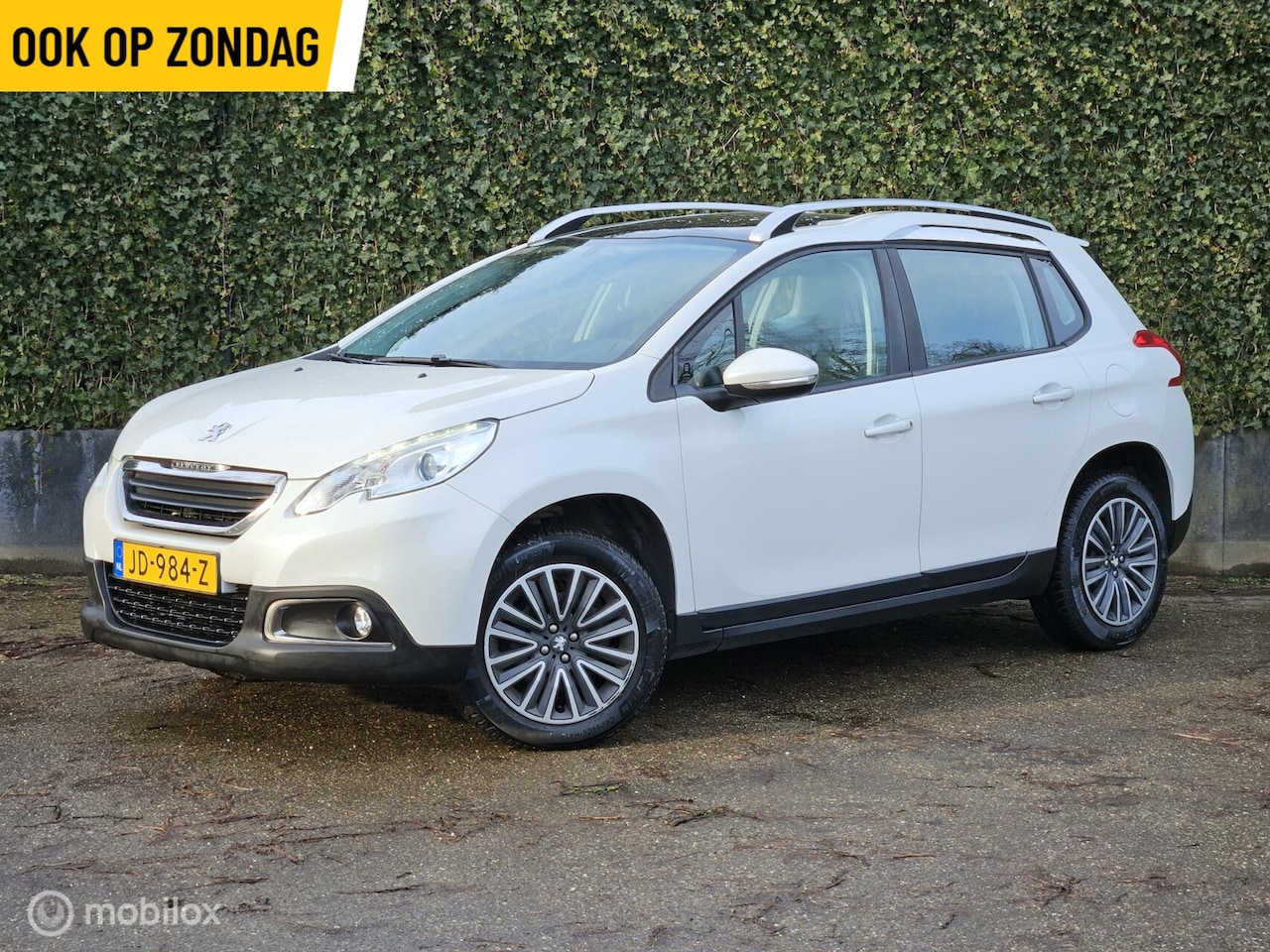 Peugeot 2008 - 1.2 PureTech | Panodak | Navi | Trekhaak - AutoWereld.nl