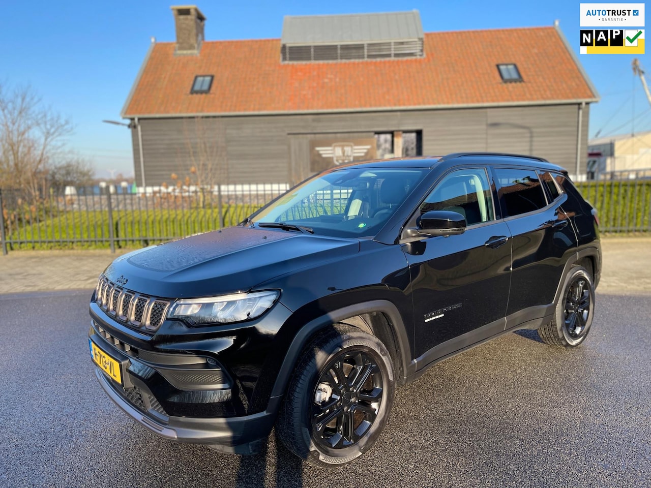 Jeep Compass - 4xe 240 Plug-in Hybrid Electric Upland Navigatie Camera Leer Led- Xenon NL Auto Met NAP!! - AutoWereld.nl