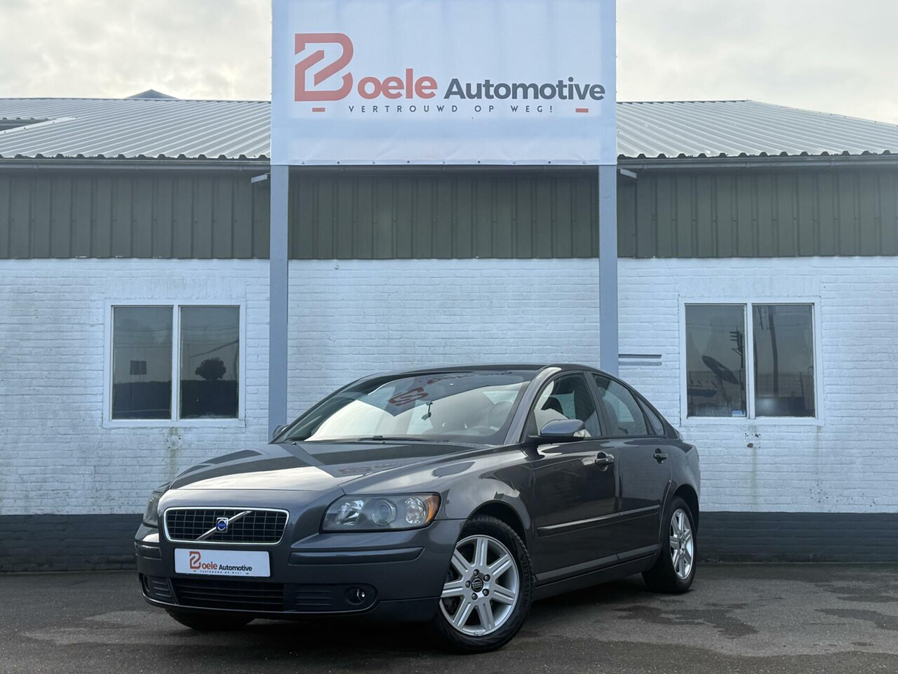 Volvo S40 - 2.4 Momentum Aut. / Distributie V.V. / Clima / Cruise / Youngtimer - AutoWereld.nl