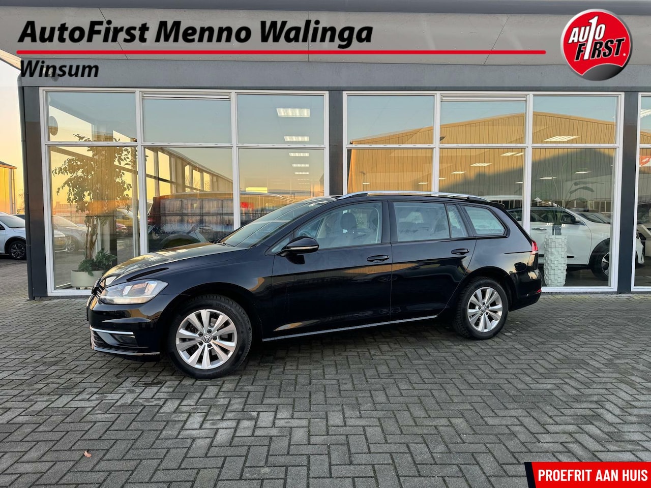 Volkswagen Golf - 1.6 TDI Comfortline Business | Panoramadak | Stoelverwarming | ACC | PDC | Trekhaak | - AutoWereld.nl