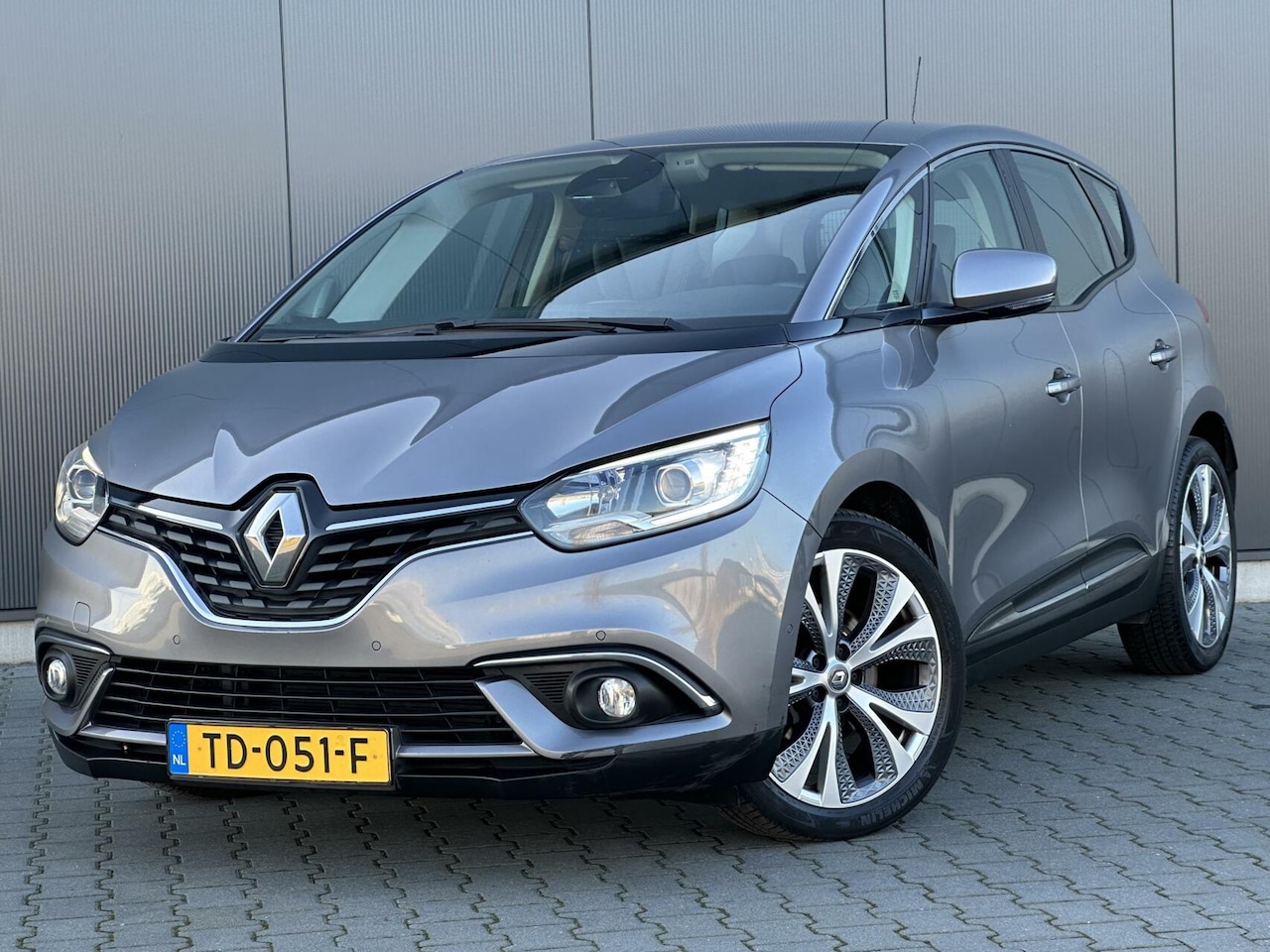 Renault Scénic - 1.2 TCE Intens Leder - Navi - Led - Sfeerverlichting - AutoWereld.nl