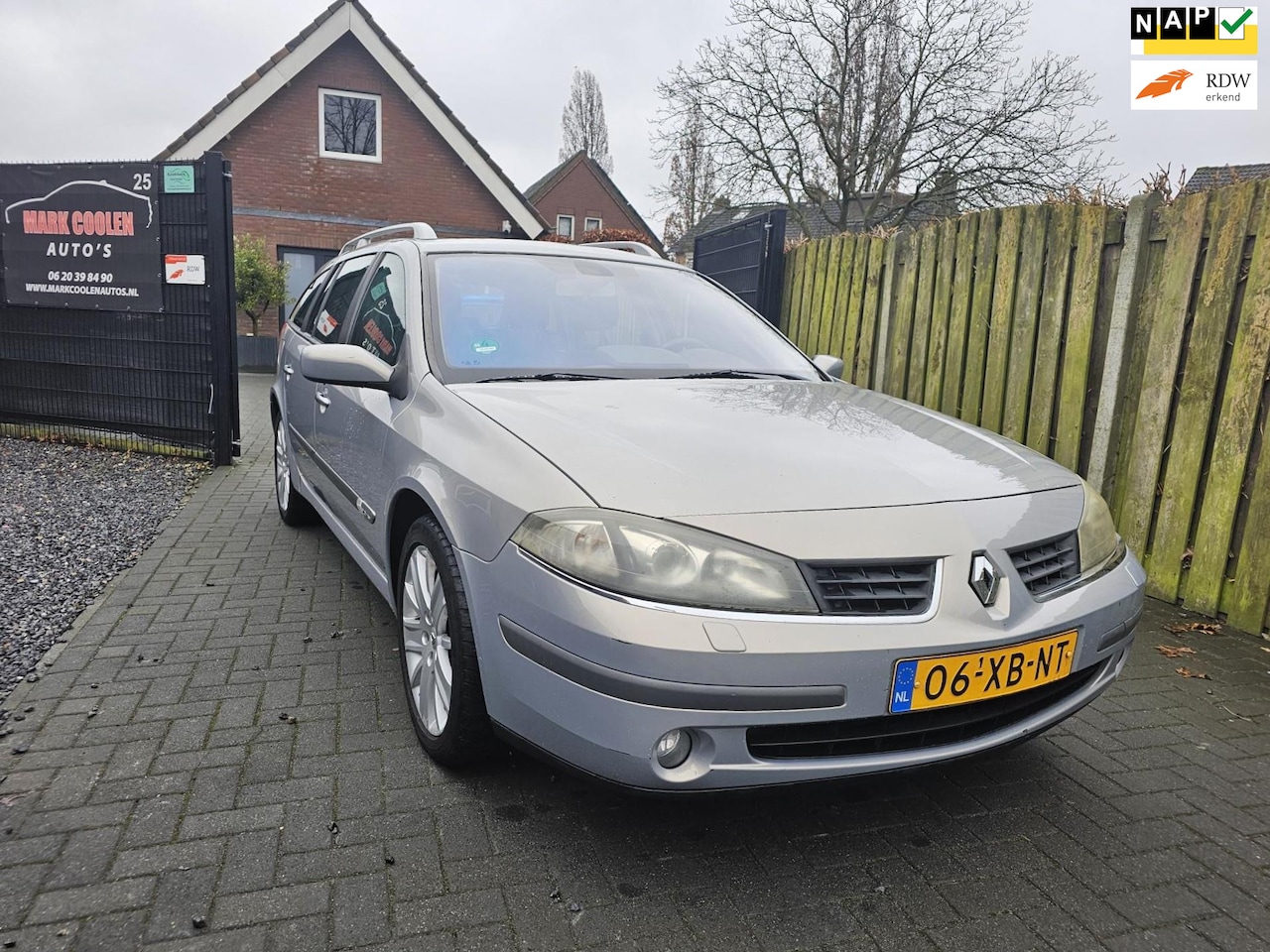 Renault Laguna Grand Tour - 2.0-16V TechLine Navi Clima Cruise - AutoWereld.nl