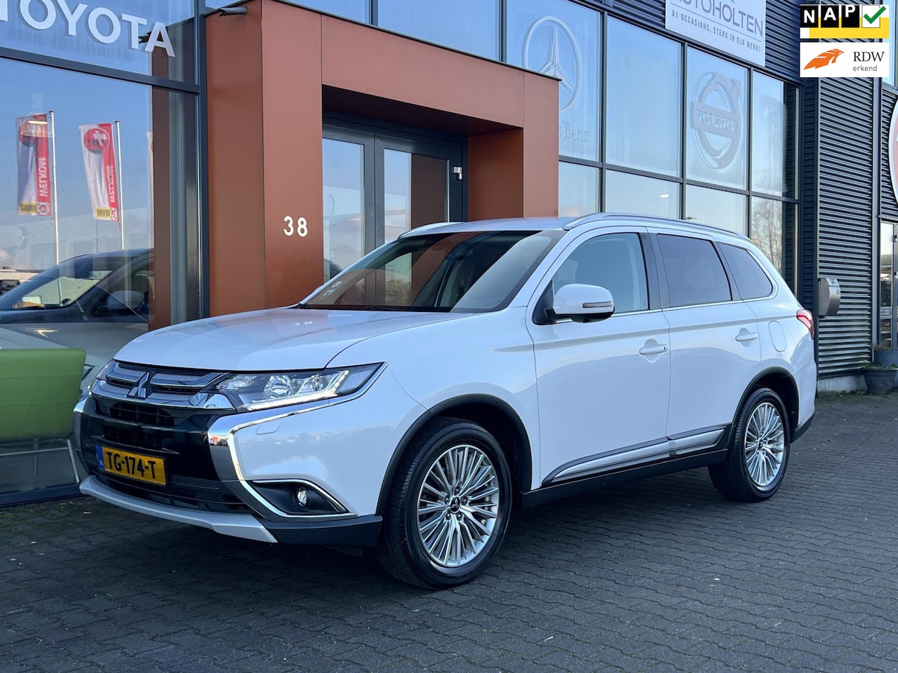 Mitsubishi Outlander - 2.0 AUT.|Carplay|Cruise|Stoelverw|PDC - AutoWereld.nl