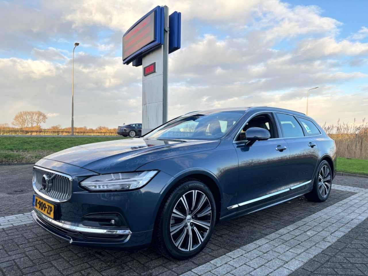 Volvo V90 - B4 Ultra Uitvoering Panodak Leder RTI Automaat - AutoWereld.nl