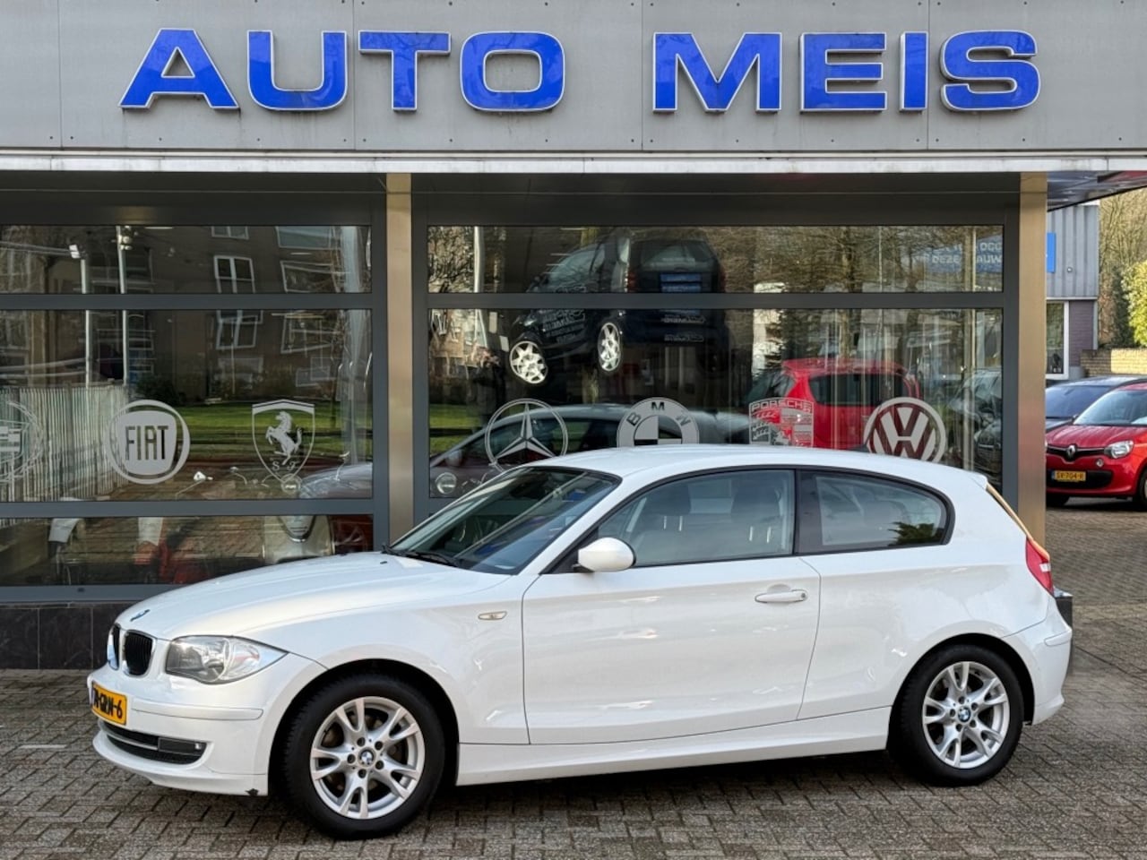 BMW 1-serie - 118I Business Line Clima Leder Stoelverw. - AutoWereld.nl