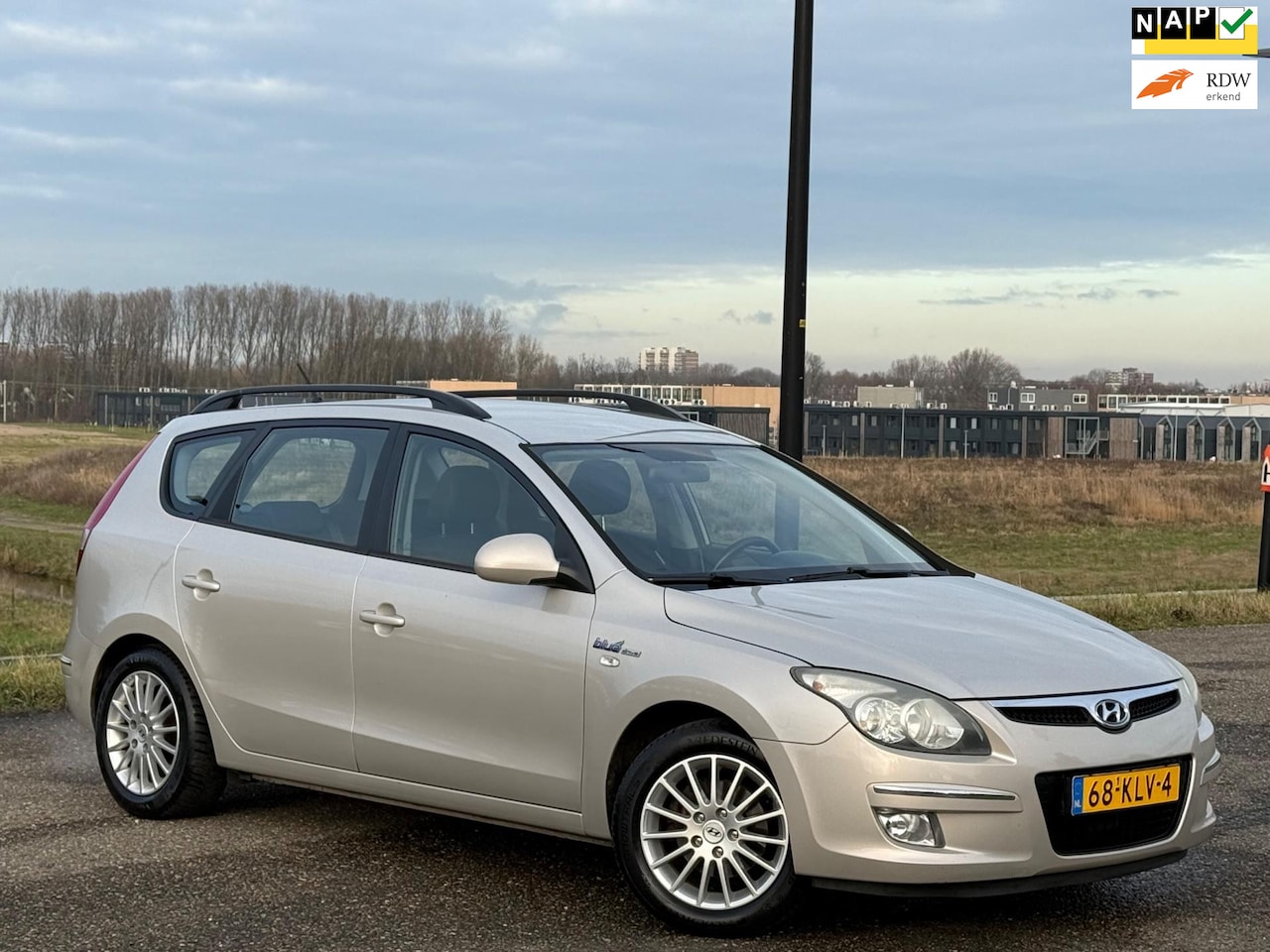 Hyundai i30 CW - 1.4i Blue Dynamic Business 2e Eignr| Airco| Lmv| Trekhaak| Nap| Boekjes - AutoWereld.nl