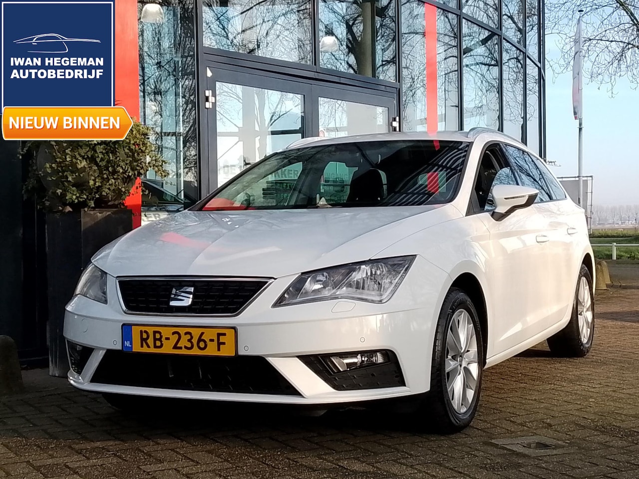 Seat Leon ST - 1.2 TSI Style | Navi | ECC | PDC | Cruise Control | LM Velgen | Stoelverwarming - AutoWereld.nl