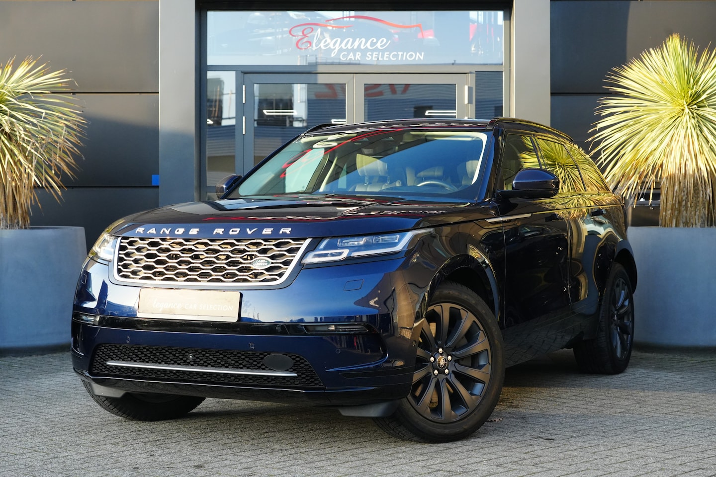 Land Rover Range Rover Velar - 2.0 P400e S 400pk Panoramadak/Stoelverwarming/Meridian - AutoWereld.nl