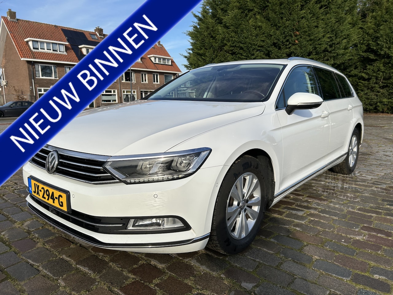 Volkswagen Passat Variant - 1.6 TDI Connected Series Plus automaat panorama dak airco/ecc - AutoWereld.nl