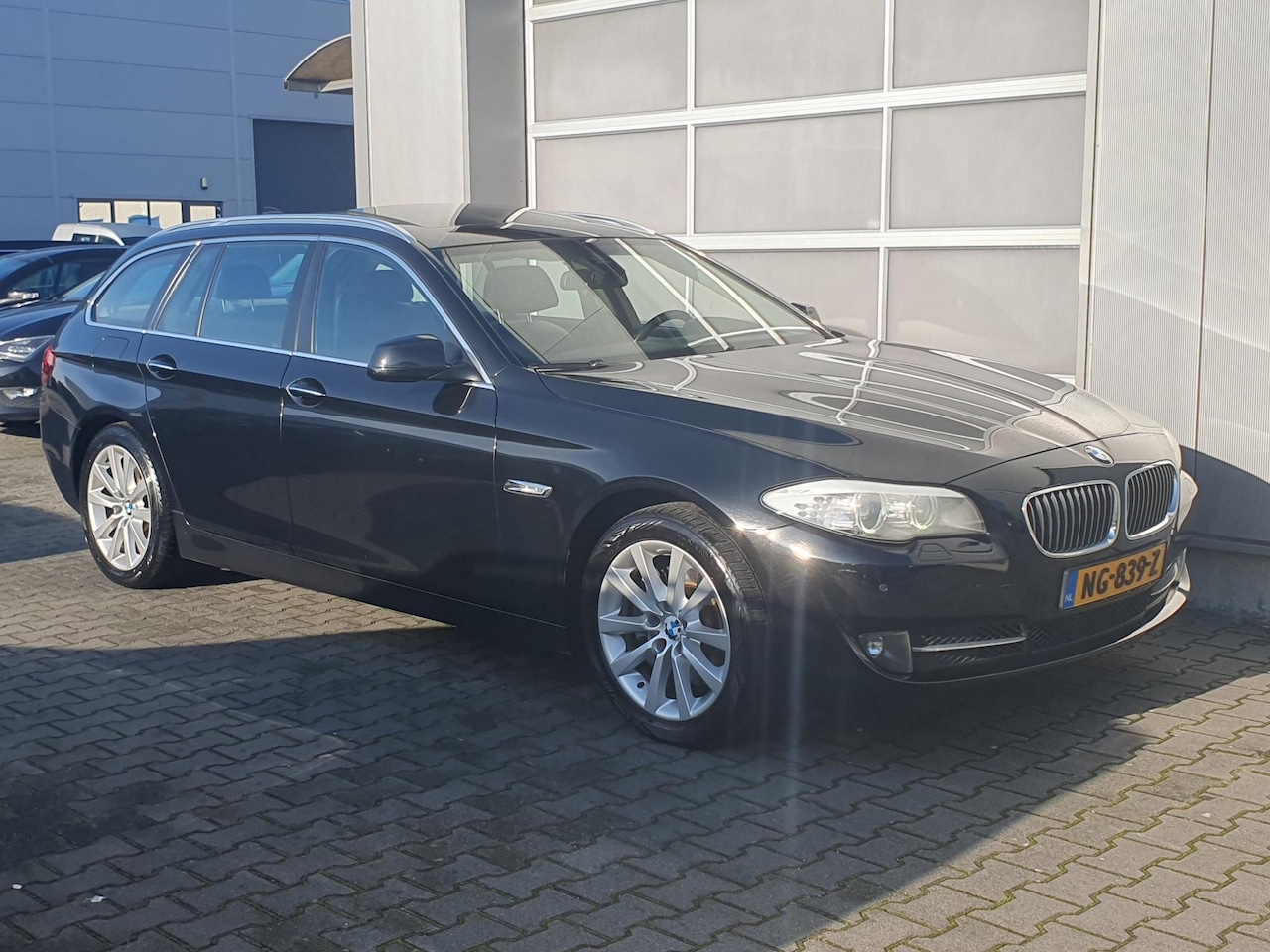 BMW 5-serie Touring - 530xd High Executive Leer/Panodak/Head-up/Trekhaak!! - AutoWereld.nl