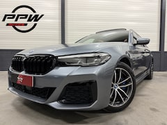 BMW 5-serie Touring - 530e xDrive M-Sport BLUESTONE-METALLIC MET COGNAC LEER/PANO/ACC/CAMERA/STANDKACHEL/SFEER/D