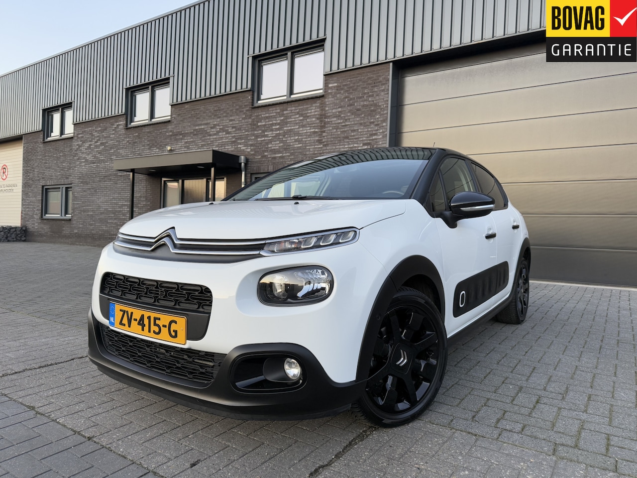 Citroën C3 - 1.2 PureTech S&S Shine | 1E EIGENAAR | 12MND GARANTIE | AUTOMAAT | NAVI | CARPLAY | PANODA - AutoWereld.nl