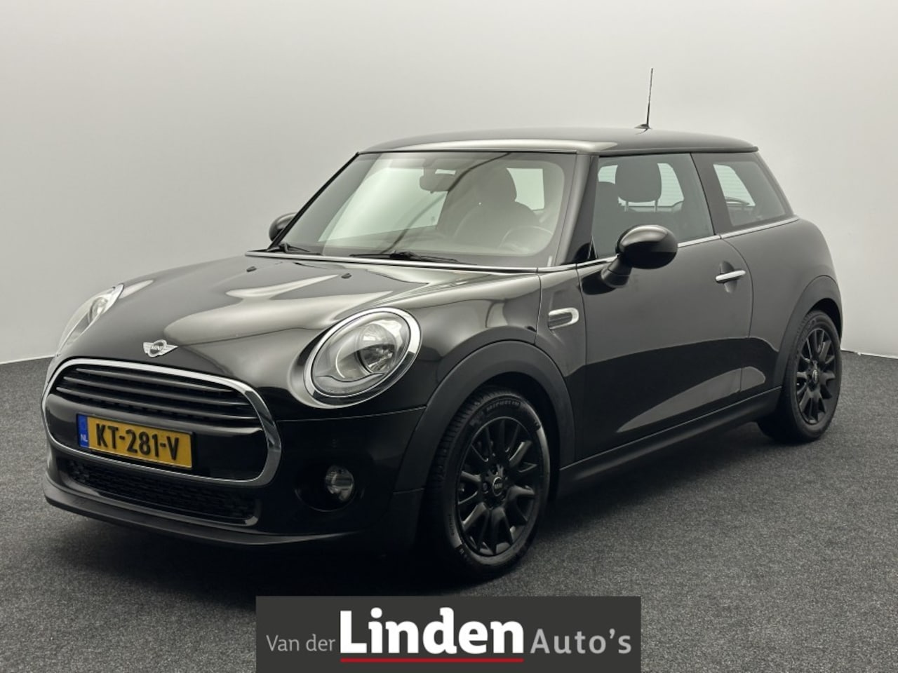 MINI Cooper - 1.5 Business Black | Airco | Navigatie | NL-Auto | Dealer Onderhouden | 16'' Velgen - AutoWereld.nl