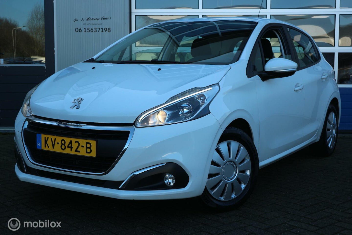 Peugeot 208 - 1.2 PureTech Blue Lion AIRCO/NAVIGATIE/CRUISE - AutoWereld.nl