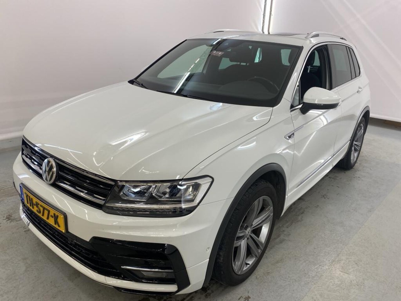 Volkswagen Tiguan - 1.4 TSI 4Motion Highline Business R 1.4 TSI 4Motion Highline Business R - AutoWereld.nl