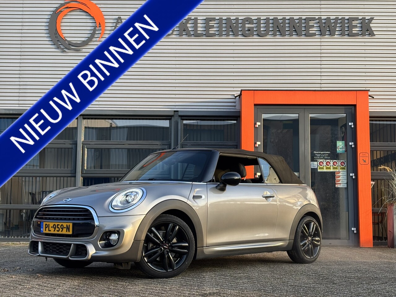 MINI Cabrio - Mini 1.5 Cooper Chili Serious Business / NL Auto / John Cooper Works Pakket! / Navi / - AutoWereld.nl