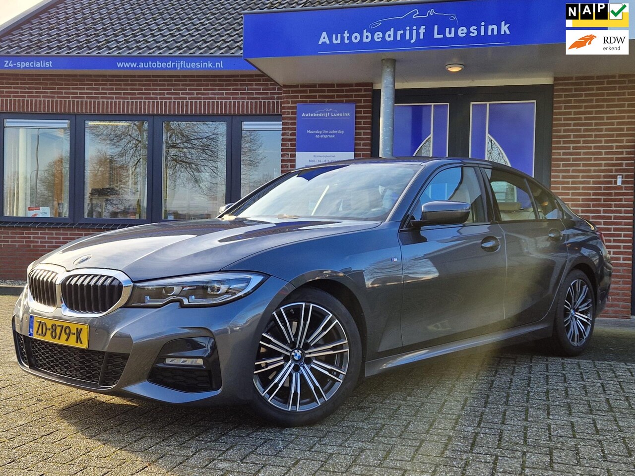 BMW 3-serie - 320i High Executive Edition M-Sport HUD LED Hoogglans Shadow Active Guard Plus Blow-By-Ver - AutoWereld.nl