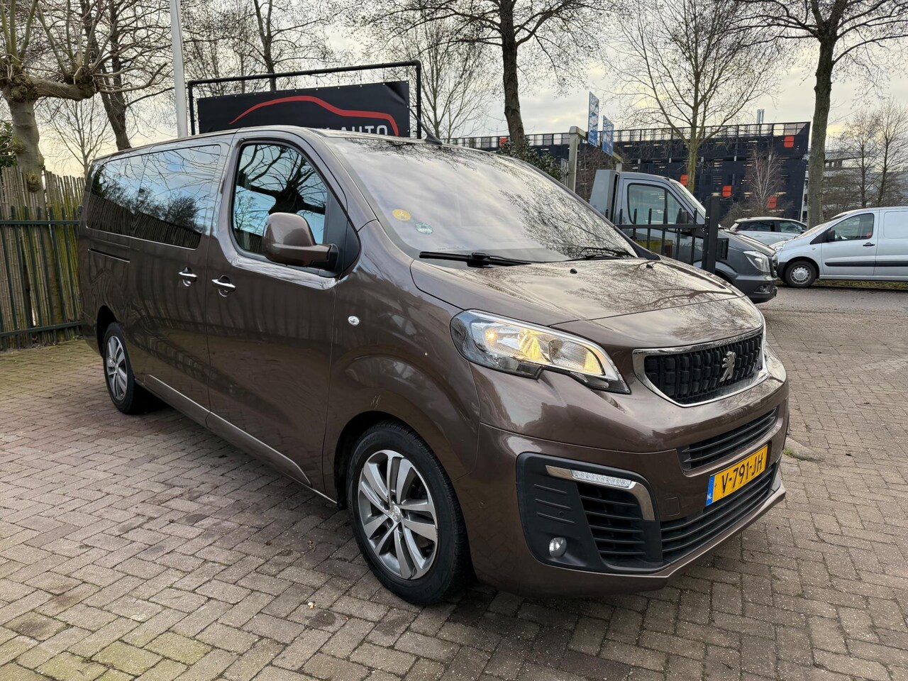 Peugeot Expert - 231L 2.0 BlueHDI 180 DC Premium 5Pers Camera Nav - AutoWereld.nl