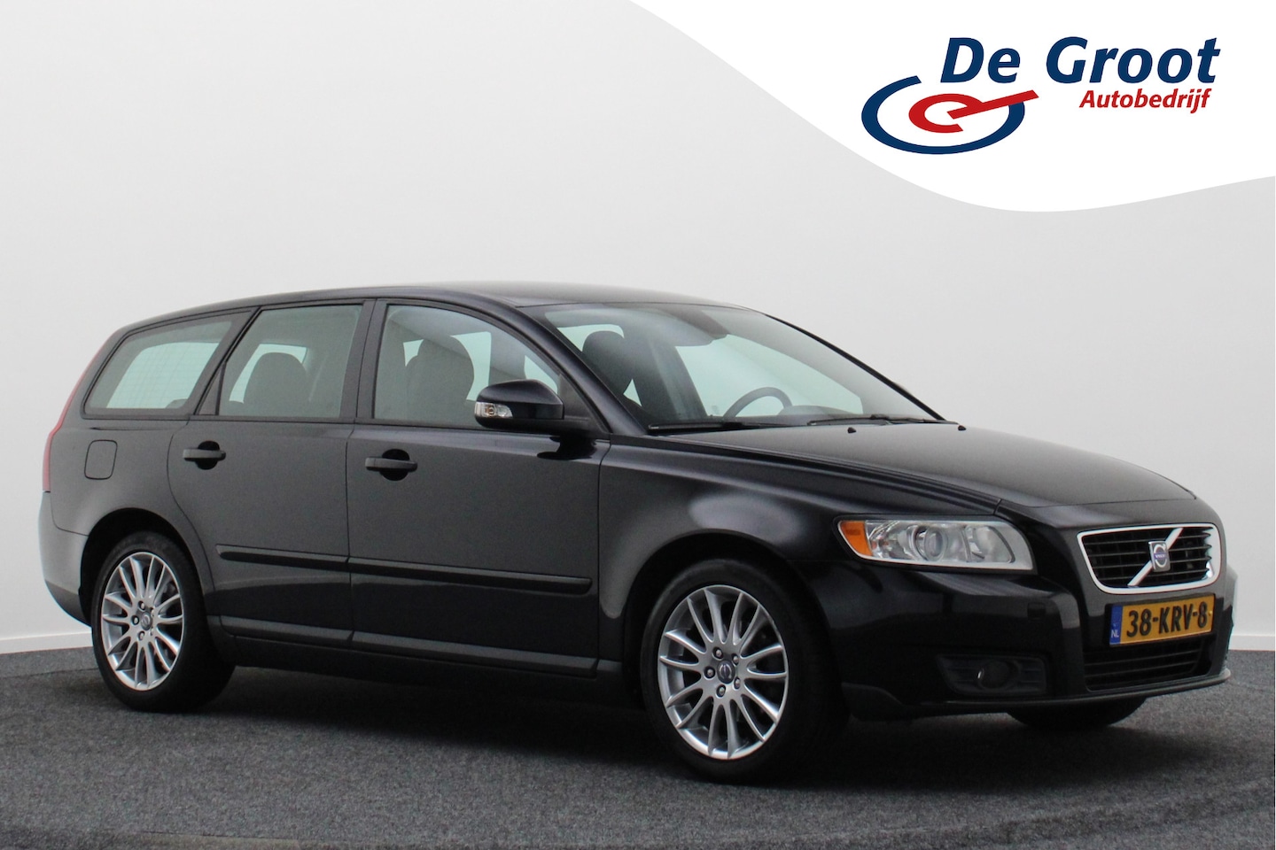 Volvo V50 - 2.0 Sport Climate, Cruise, Bluetooth, PDC, Regensensor, Leer/Stof, Isofix, 17'' - AutoWereld.nl