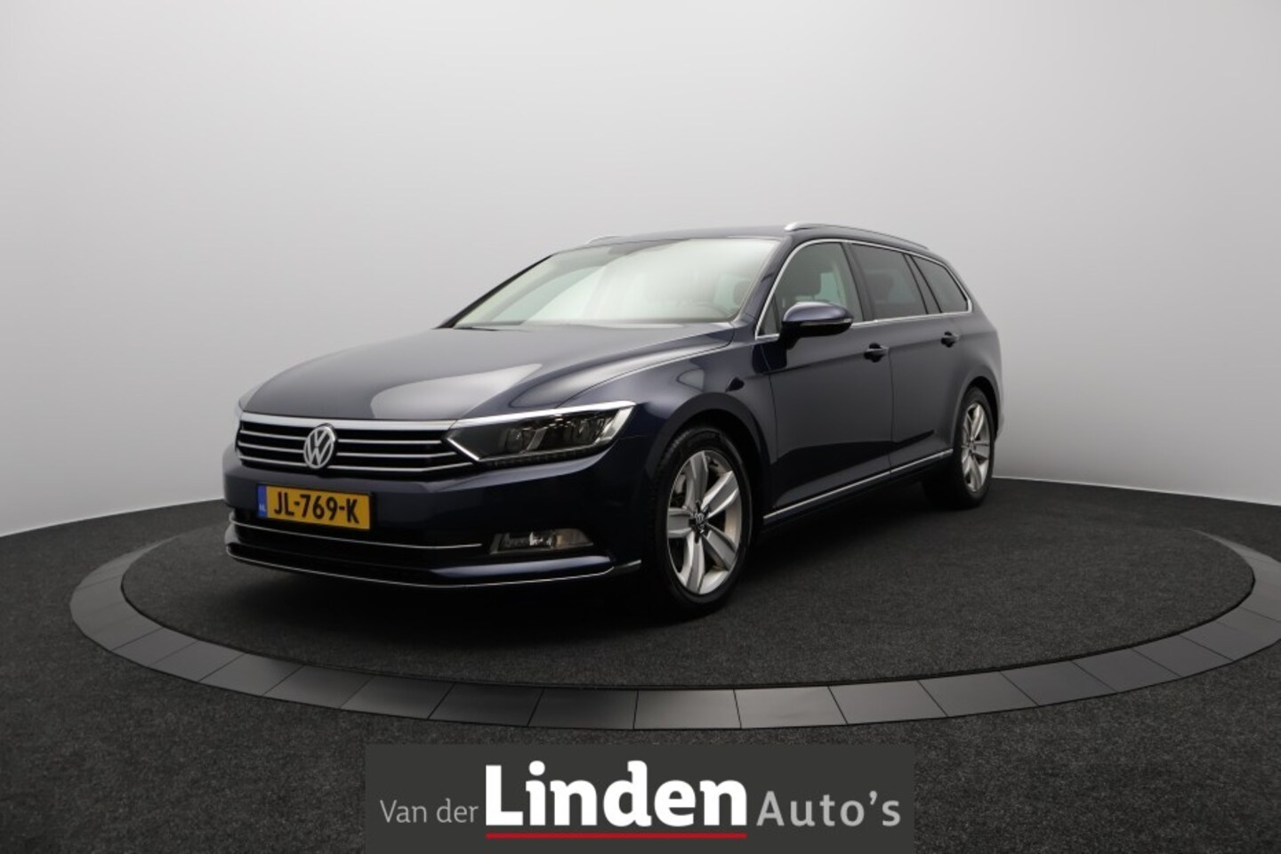 Volkswagen Passat Variant - 2.0 TDI Connected Series Plus | Navigatie | Panodak | Adaptive Cruise - AutoWereld.nl