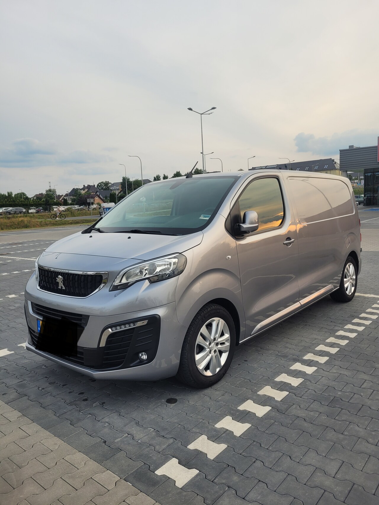 Peugeot Expert - 2.0 BlueHDI 120 Standard Asphalt - AutoWereld.nl