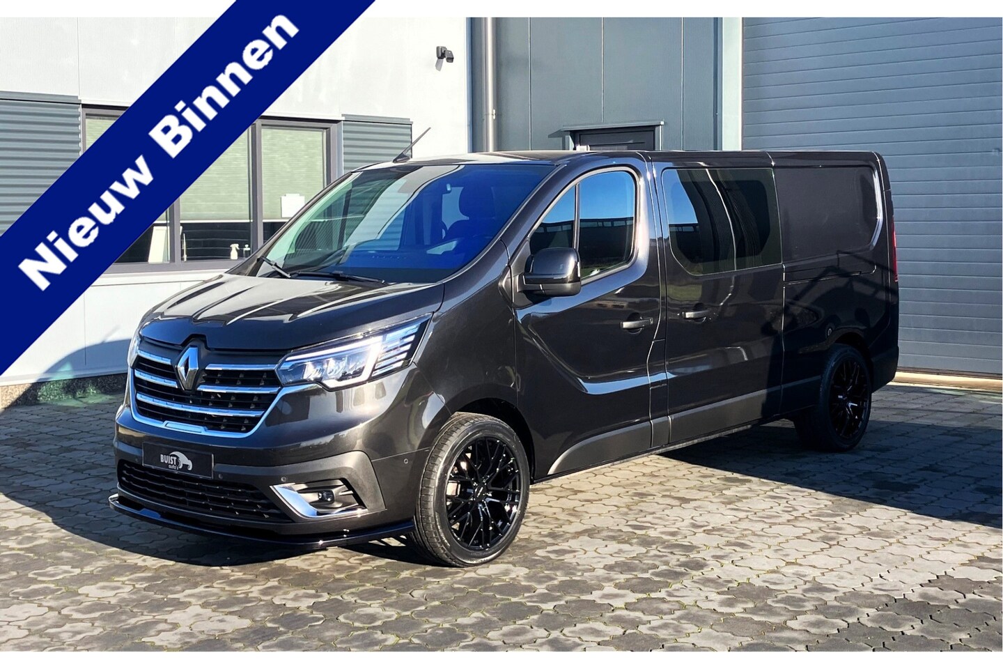 Renault Trafic - 2.0 dCi 150pk L2H1 AUTOMAAT Dubbel Cabine Business 2x SCHUIFDEUR 19" LED - AutoWereld.nl