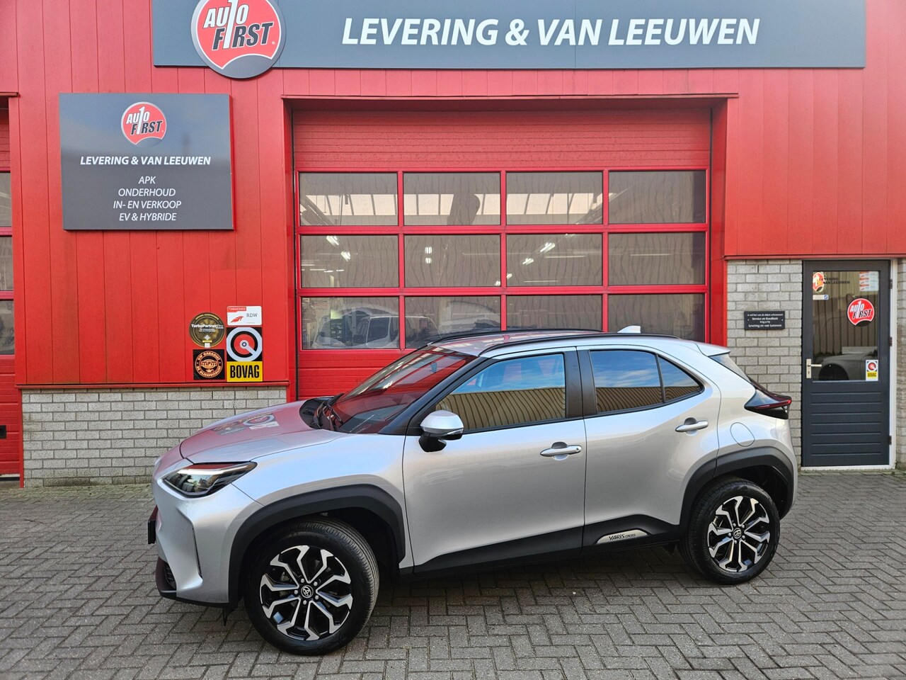 Toyota Yaris Cross - 1.5 Hybrid Business Plus Navigatie/ Parkeersensoren V+A/ LM velgen Rijklaarprijs! - AutoWereld.nl