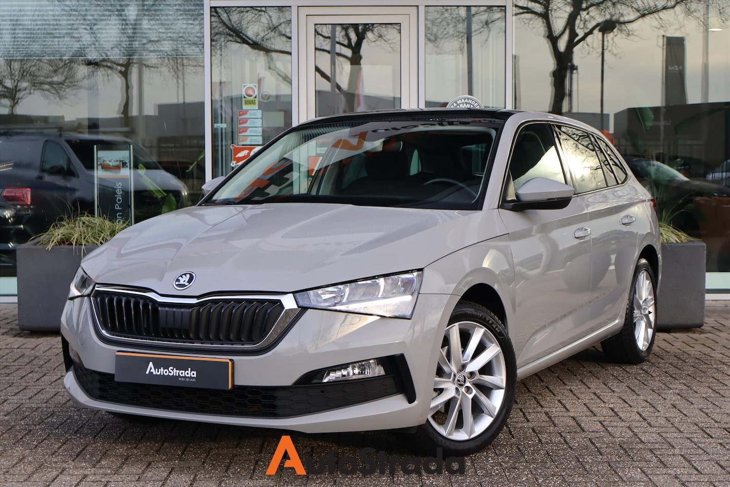 Skoda Scala - 1.0 TSI Ambition Greentech 116pk DSG-7 I Pano I Trekhaak | Carplay I LED I Climate I Cruis - AutoWereld.nl