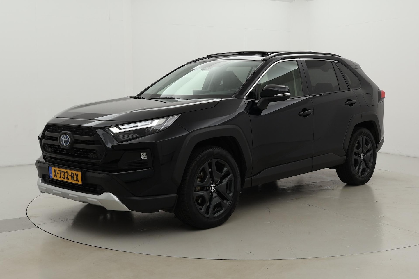 Toyota RAV4 - 2.5 Hybrid AWD ADVENTURE | Panoramadak | Trekhaak | 360 camera | JBL | Leder - AutoWereld.nl