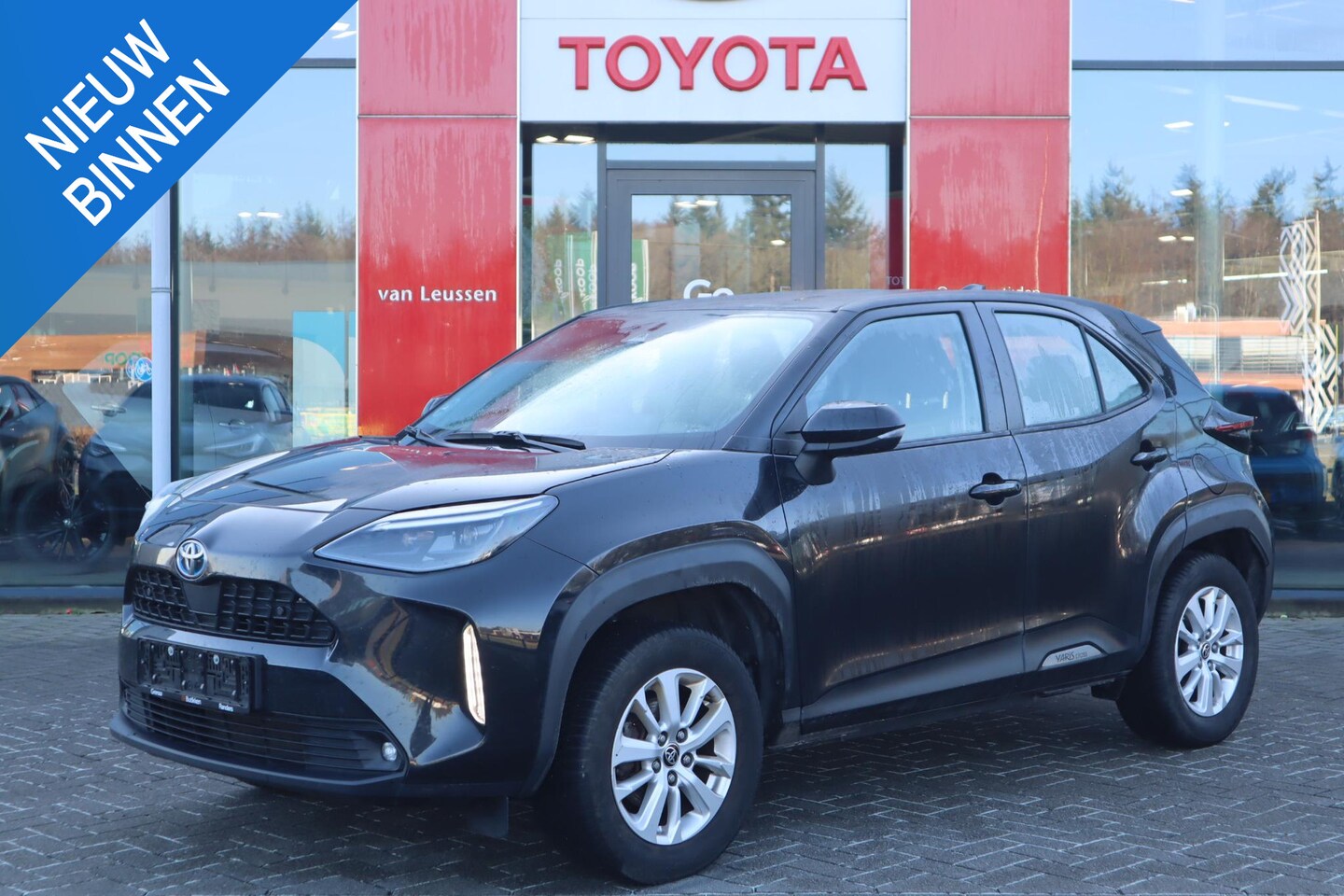 Toyota Yaris Cross - 1.5 Hybrid Dynamic APPLE/ANDROID STUUR+STOELVERW. HEAD-UP NAVI EL-ACHTERKLEP KEYLESS - AutoWereld.nl