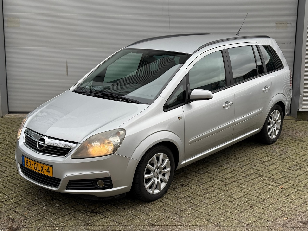 Opel Zafira - 2.2 Temptation l 7 Persoons l 6 bak l nwe Motor l Rijdt & SChakelt zeer goed l - AutoWereld.nl