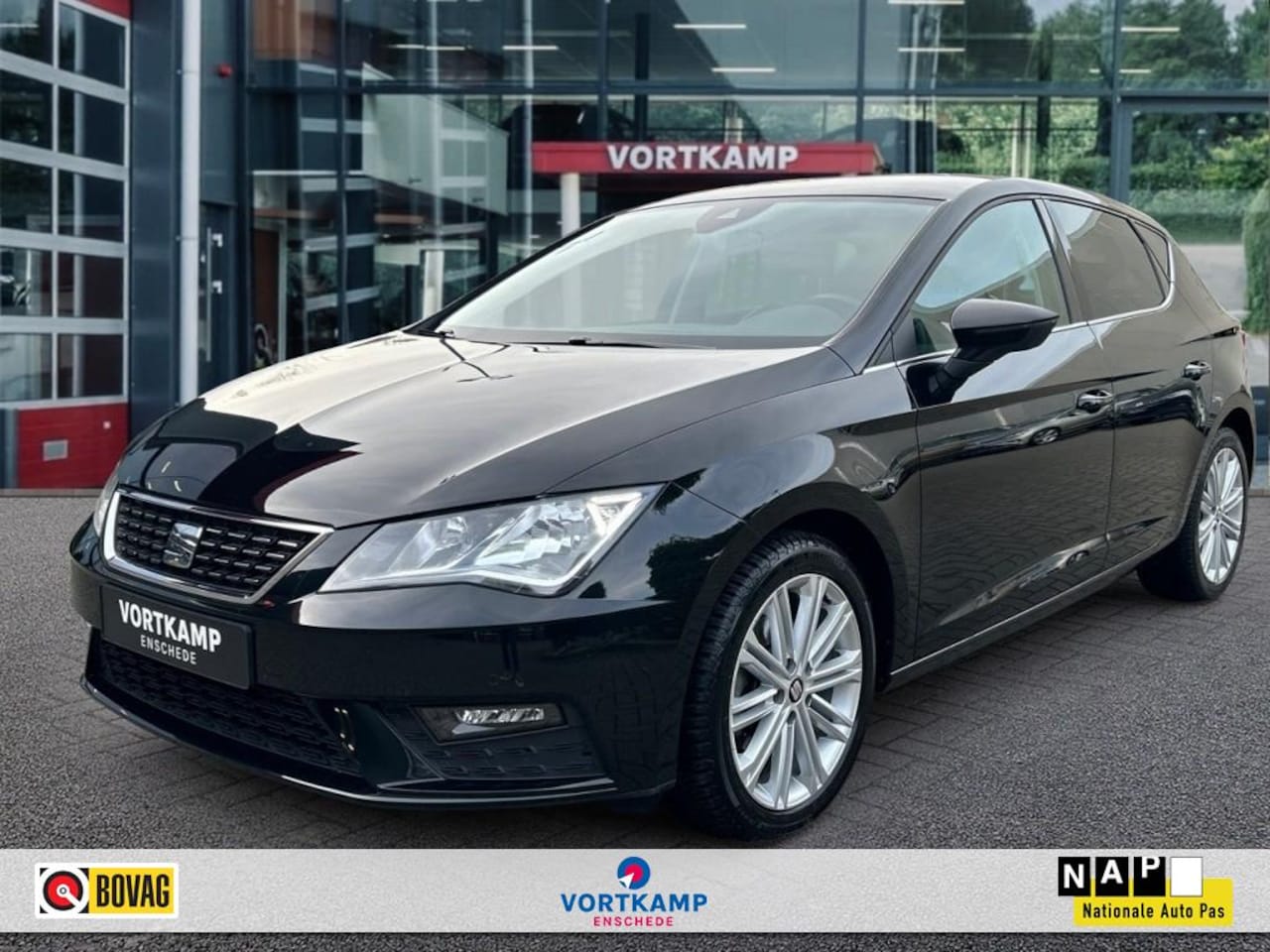 Seat Leon - 1.5 TSI DSG XCELLENCE LEDEREN/CAMERA/TREKHAAK/NAVI/CARPLAY/ACC - AutoWereld.nl