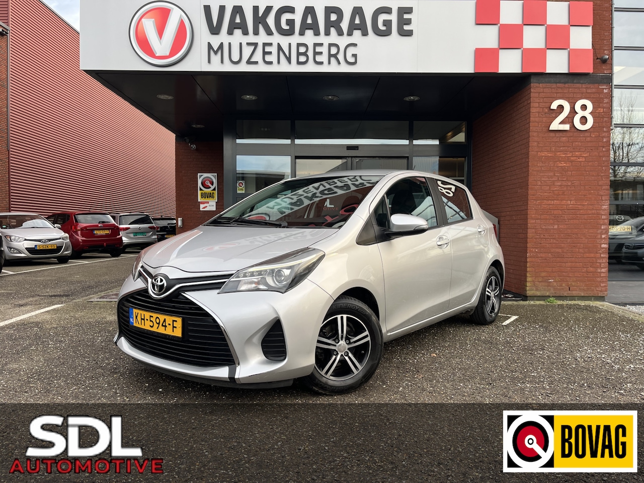 Toyota Yaris - 1.0 VVT-i Trend LAGE KM-STAND!! // NAVI // CAMERA // ELEK. RAMEN // BLUETOOTH TELEFOON VER - AutoWereld.nl