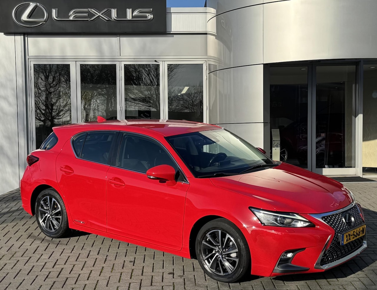 Lexus CT 200h - Business Line NL-AUTO AD-CRUISE LANE-ASSIST NAVI LM-VELGEN - AutoWereld.nl