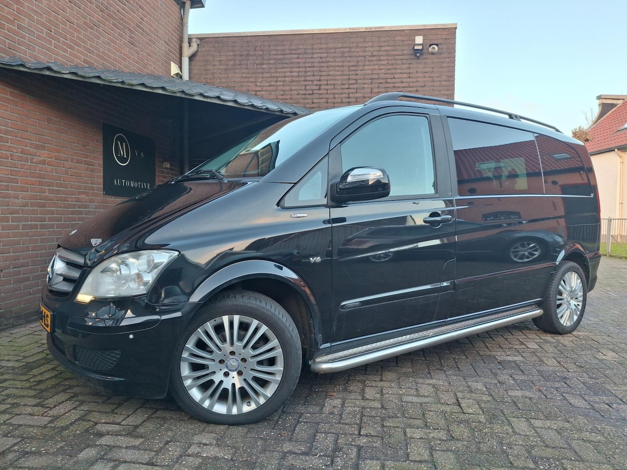 Mercedes-Benz Viano - 3.0 CDI Ambiente Edition 224PK Navigatie / Leder / Xenon / Trekhaak / Cruise Controle / Lu - AutoWereld.nl