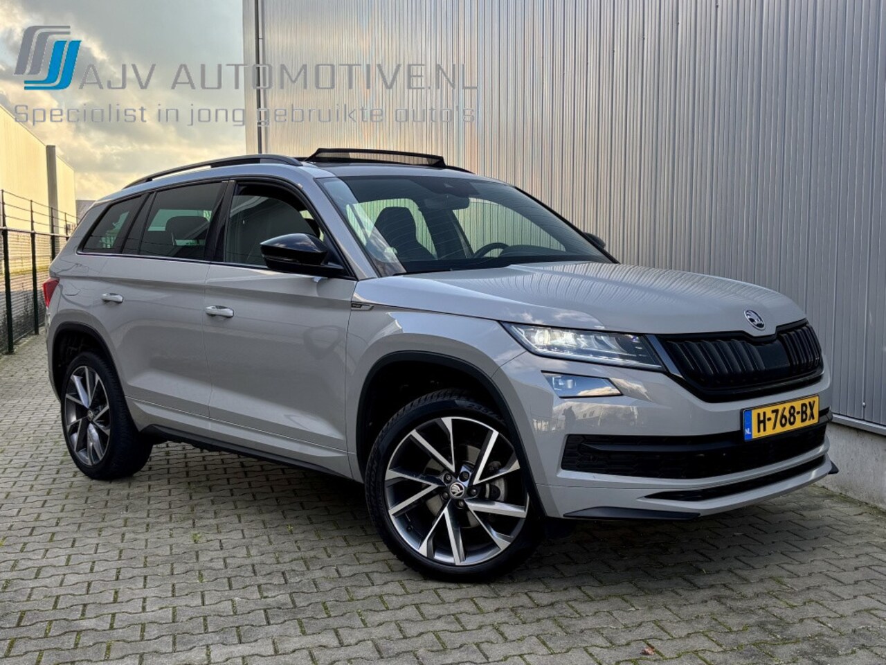 Skoda Kodiaq - 1.5 TSI AUT. SPORTLINE BUSINESS 7 PERSOONS STEEL GREY!! - AutoWereld.nl