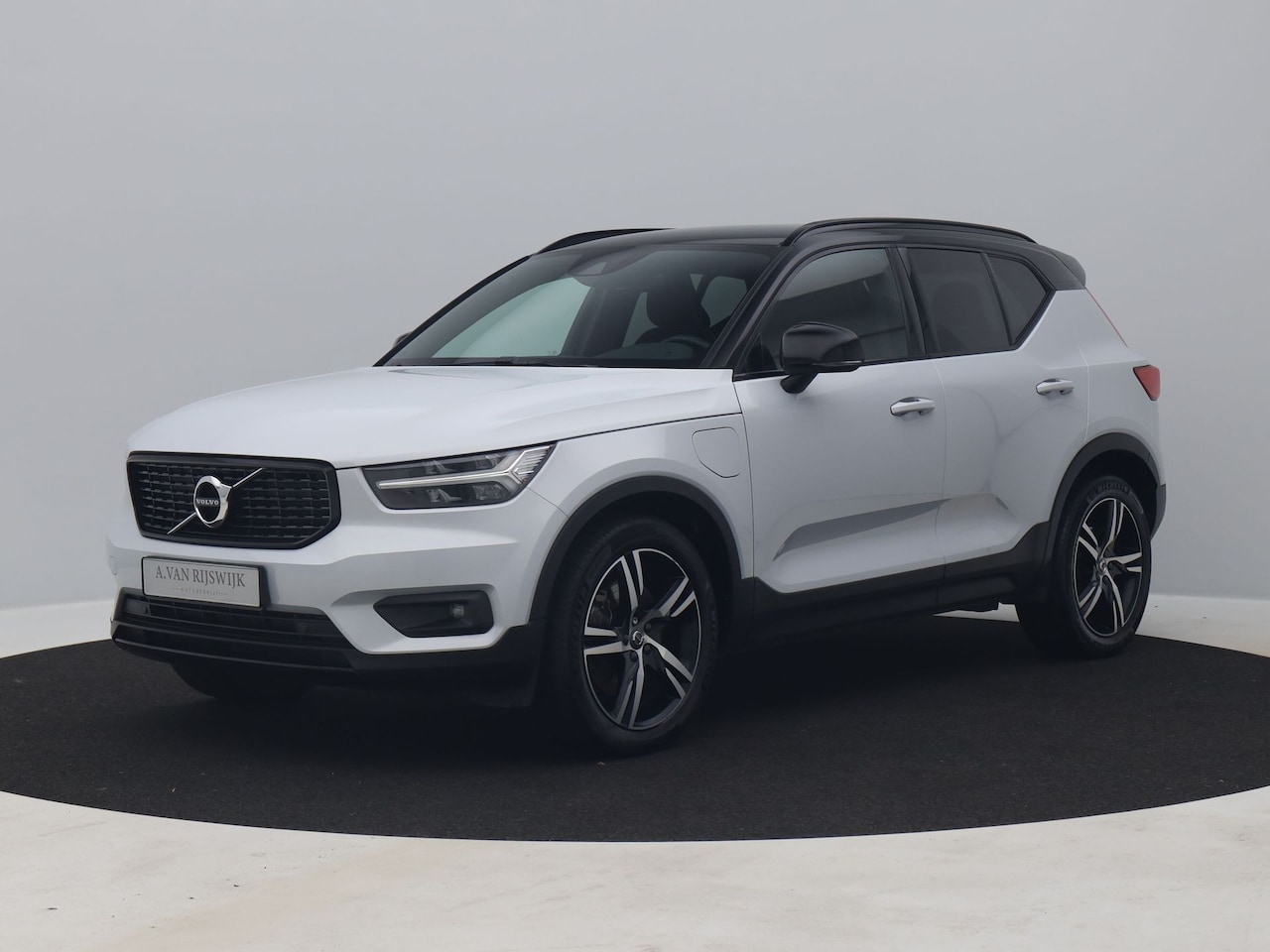 Volvo XC40 - 1.5 T5 Recharge R-Design | KEYLESS | TREKHAAK - AutoWereld.nl