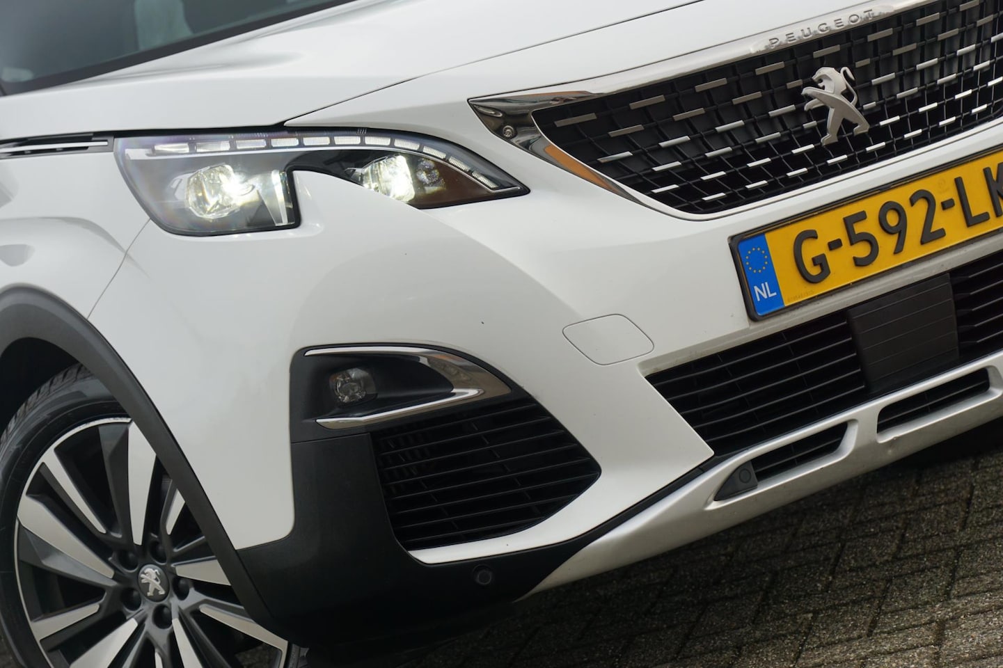 Peugeot 5008 - 1.2 PureTech Blue Lease Premium - Blanc Nacre - Topstaat - AutoWereld.nl